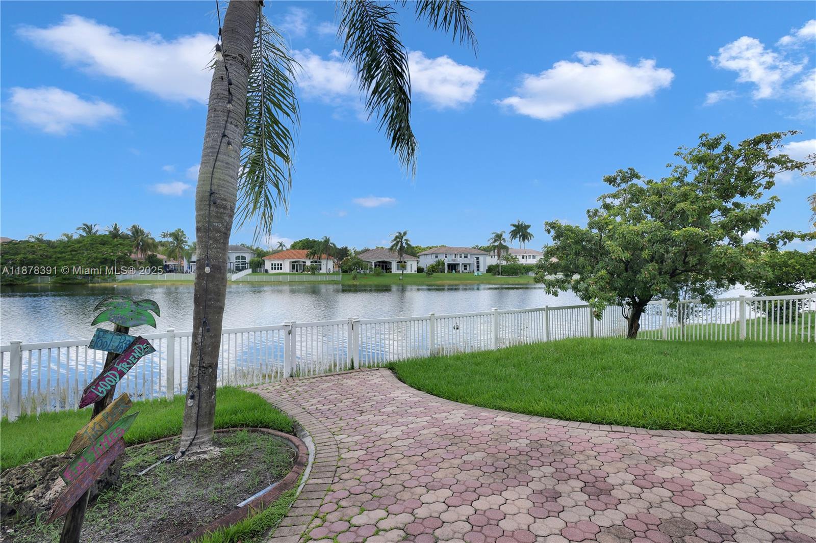 REPLAT OF COUNTRY LAKES - Residential