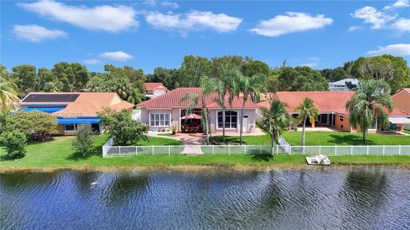 REPLAT OF COUNTRY LAKES - Residential