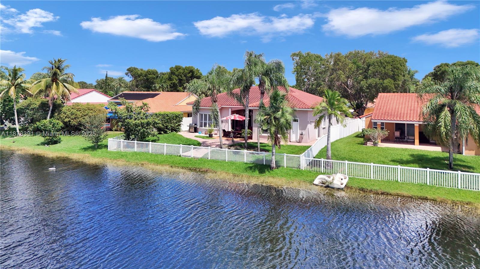 REPLAT OF COUNTRY LAKES - Residential