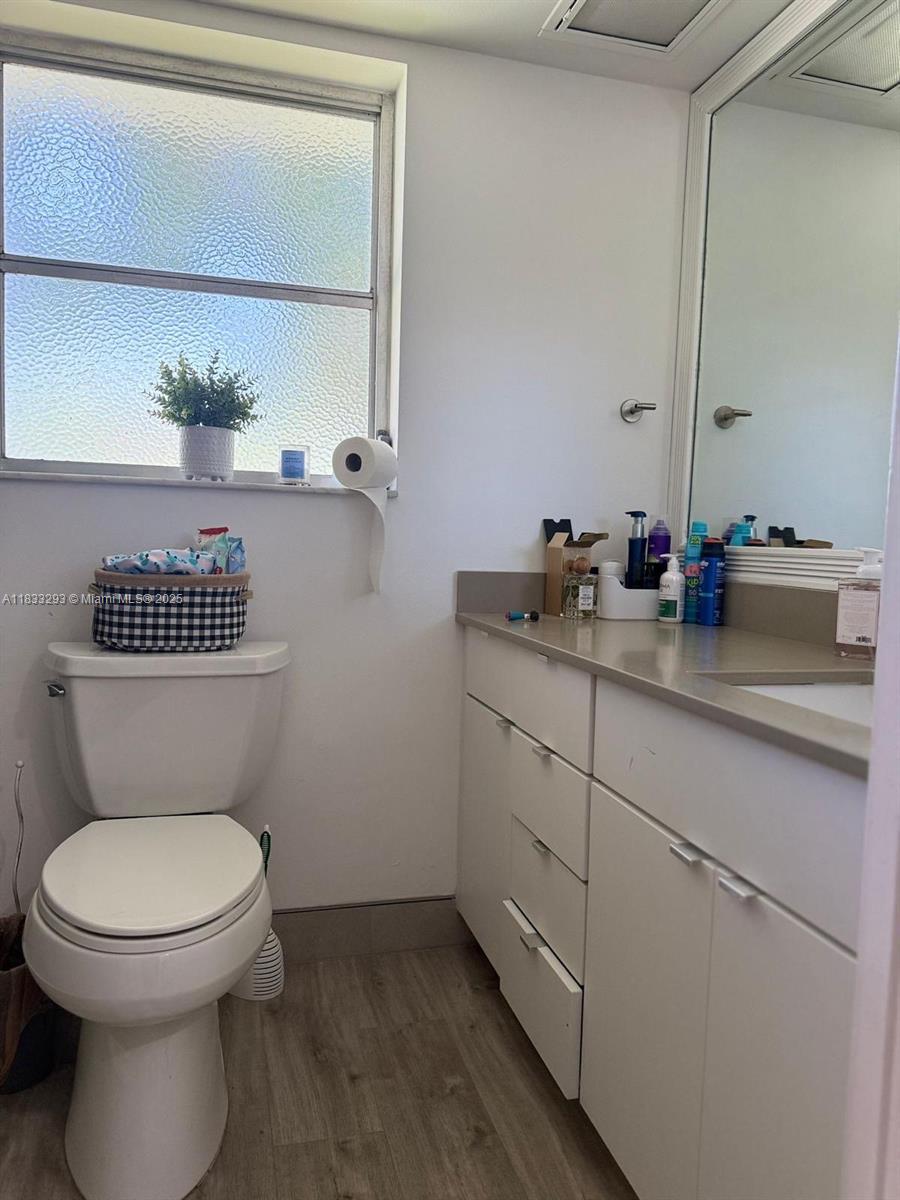 4200 Oaks Ter 206