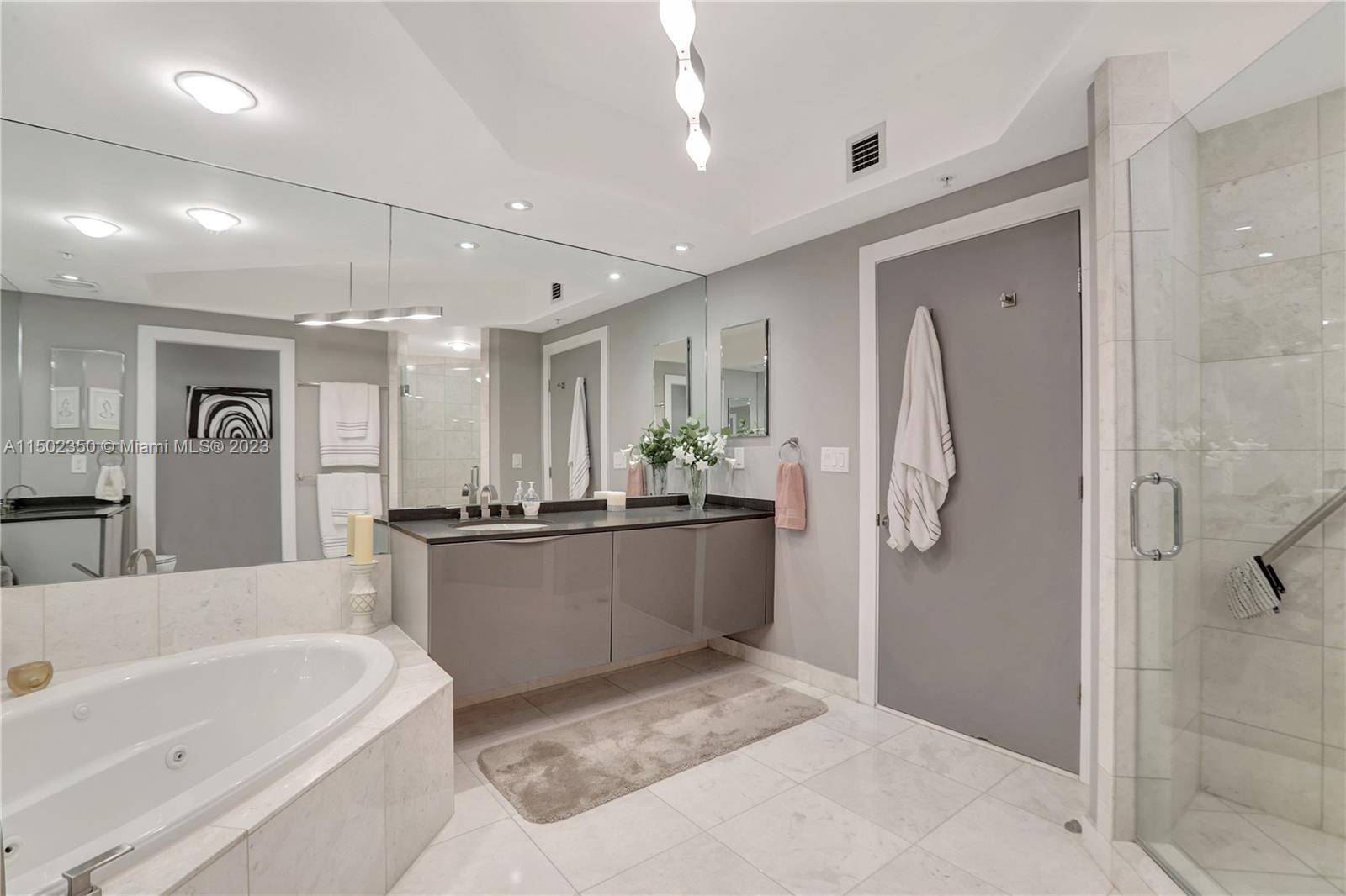 DIPLOMAT OCEANFRONT RESID - Residential