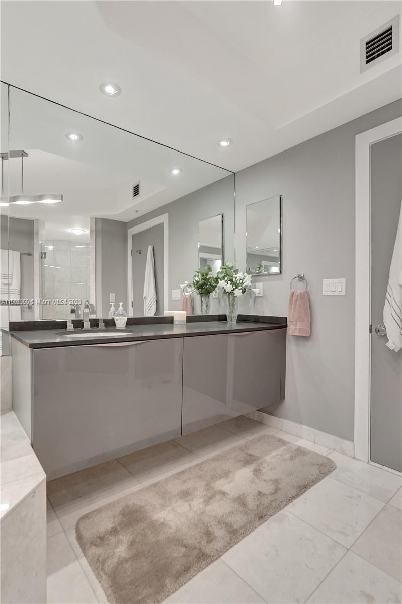 DIPLOMAT OCEANFRONT RESID - Residential