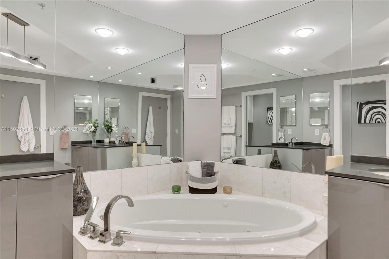 DIPLOMAT OCEANFRONT RESID - Residential