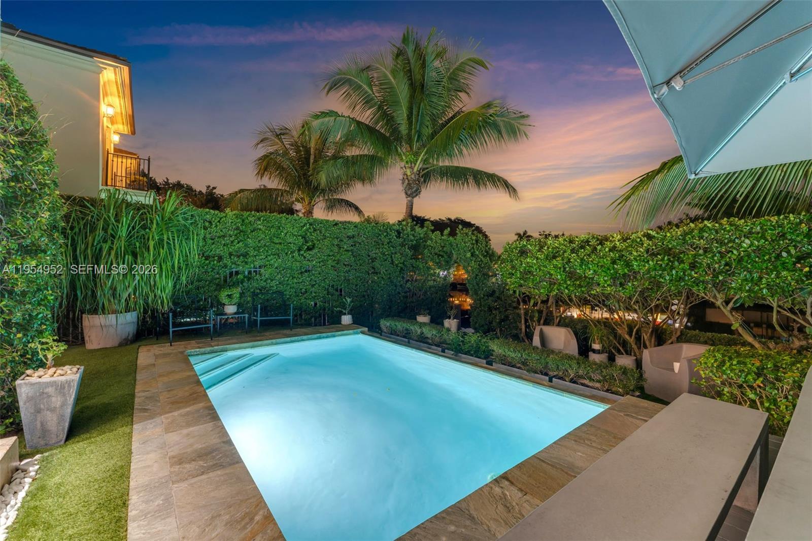 GABLES WATERWAY TOWN - Residential