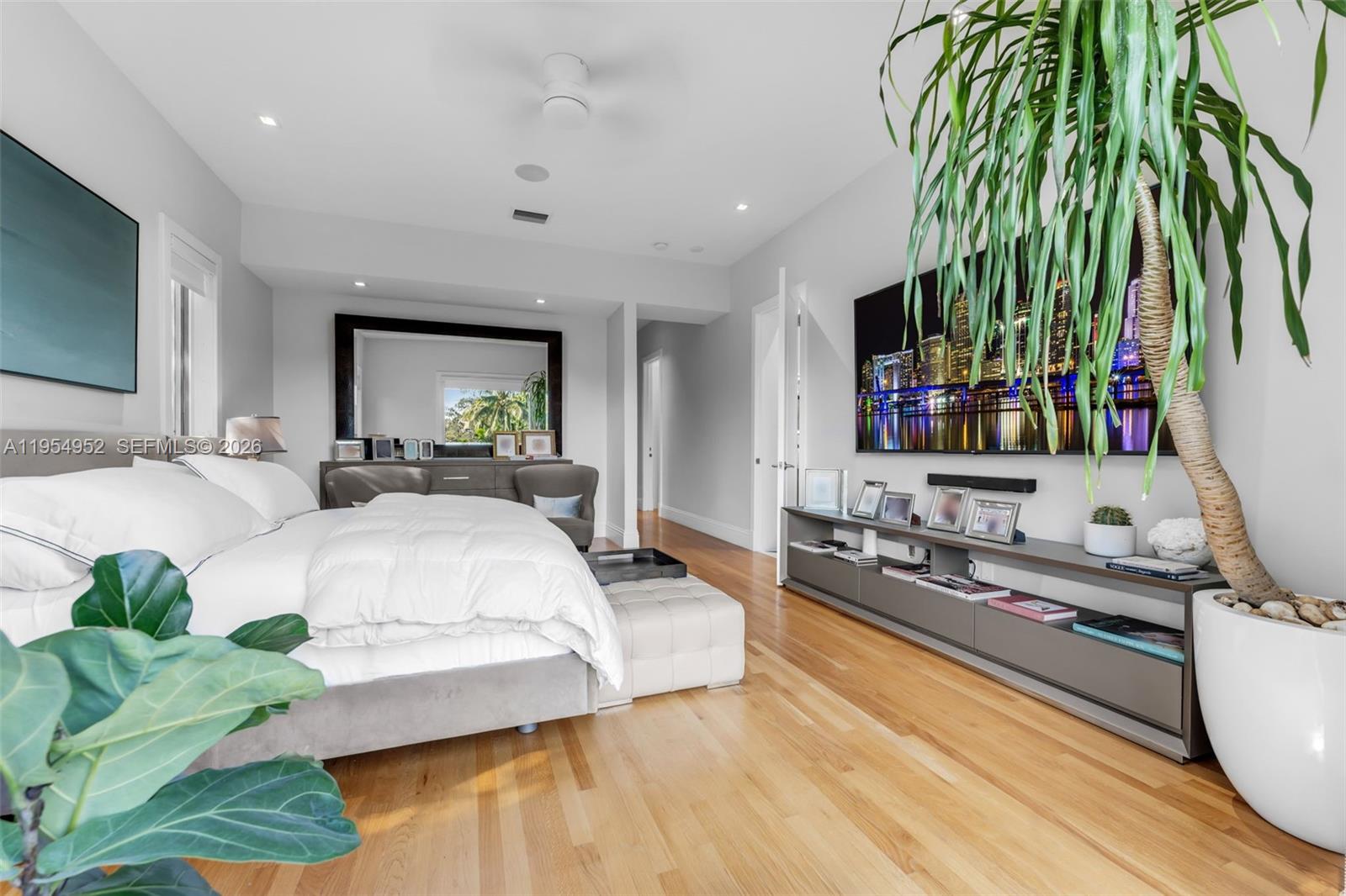 GABLES WATERWAY TOWN - Residential