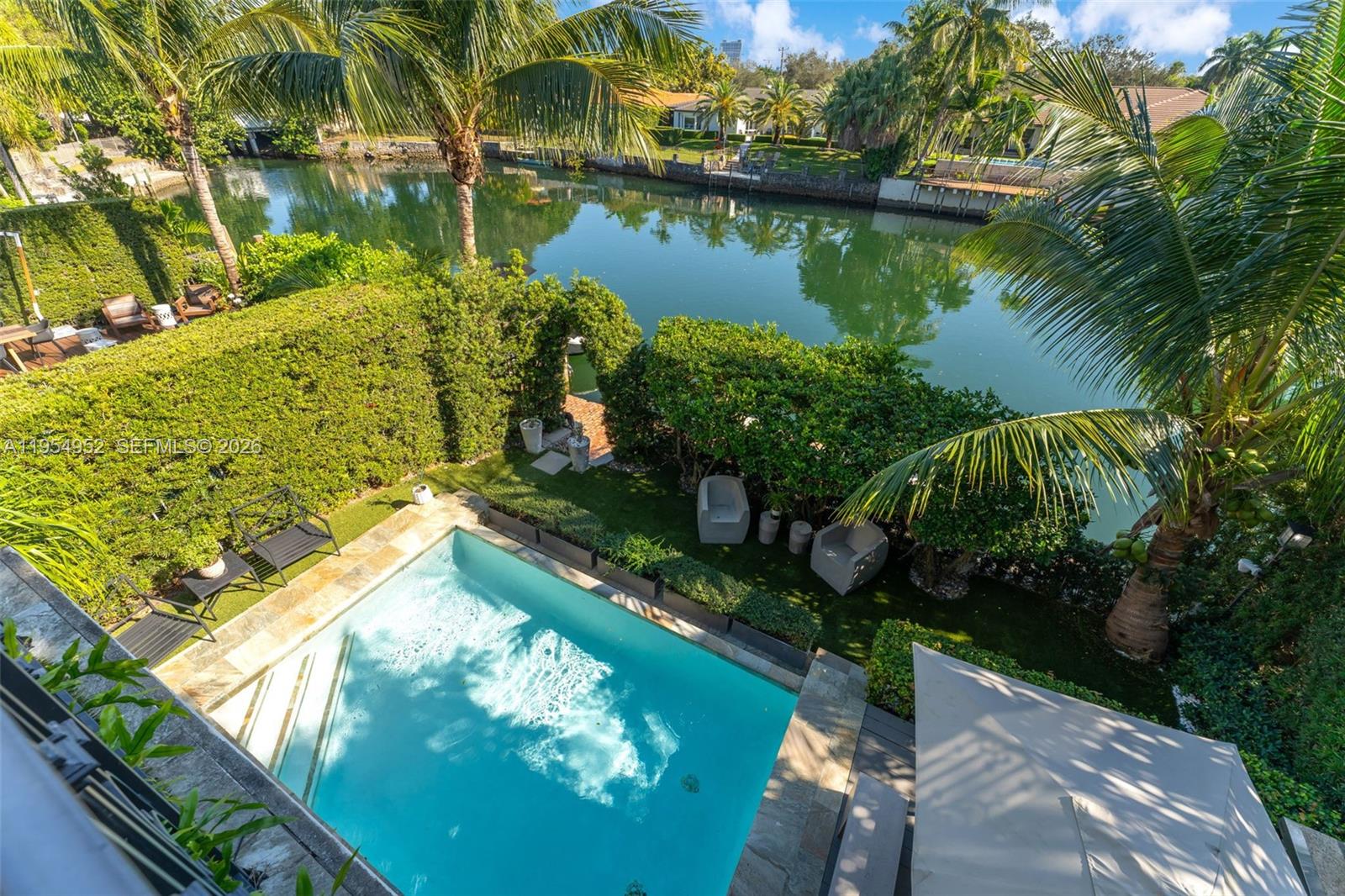 GABLES WATERWAY TOWN - Residential