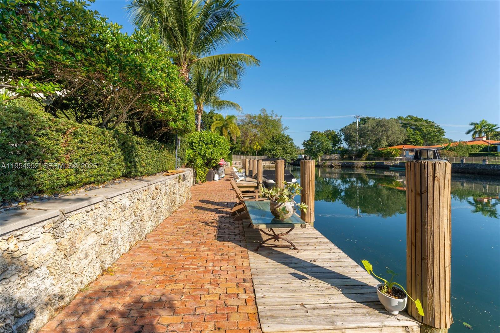 GABLES WATERWAY TOWN - Residential