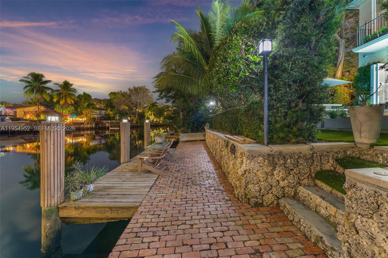 GABLES WATERWAY TOWN - Residential