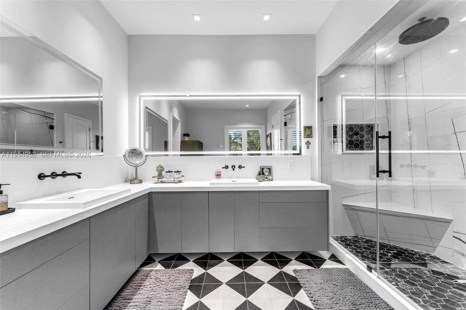 GABLES WATERWAY TOWN - Residential