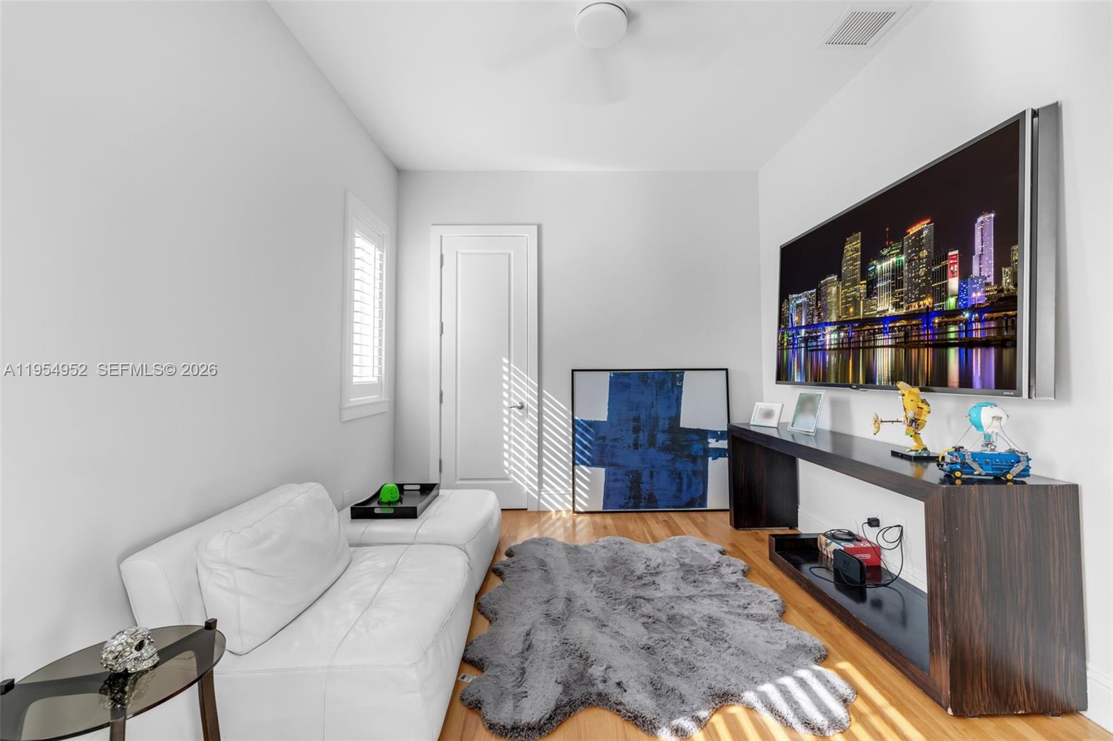 GABLES WATERWAY TOWN - Residential