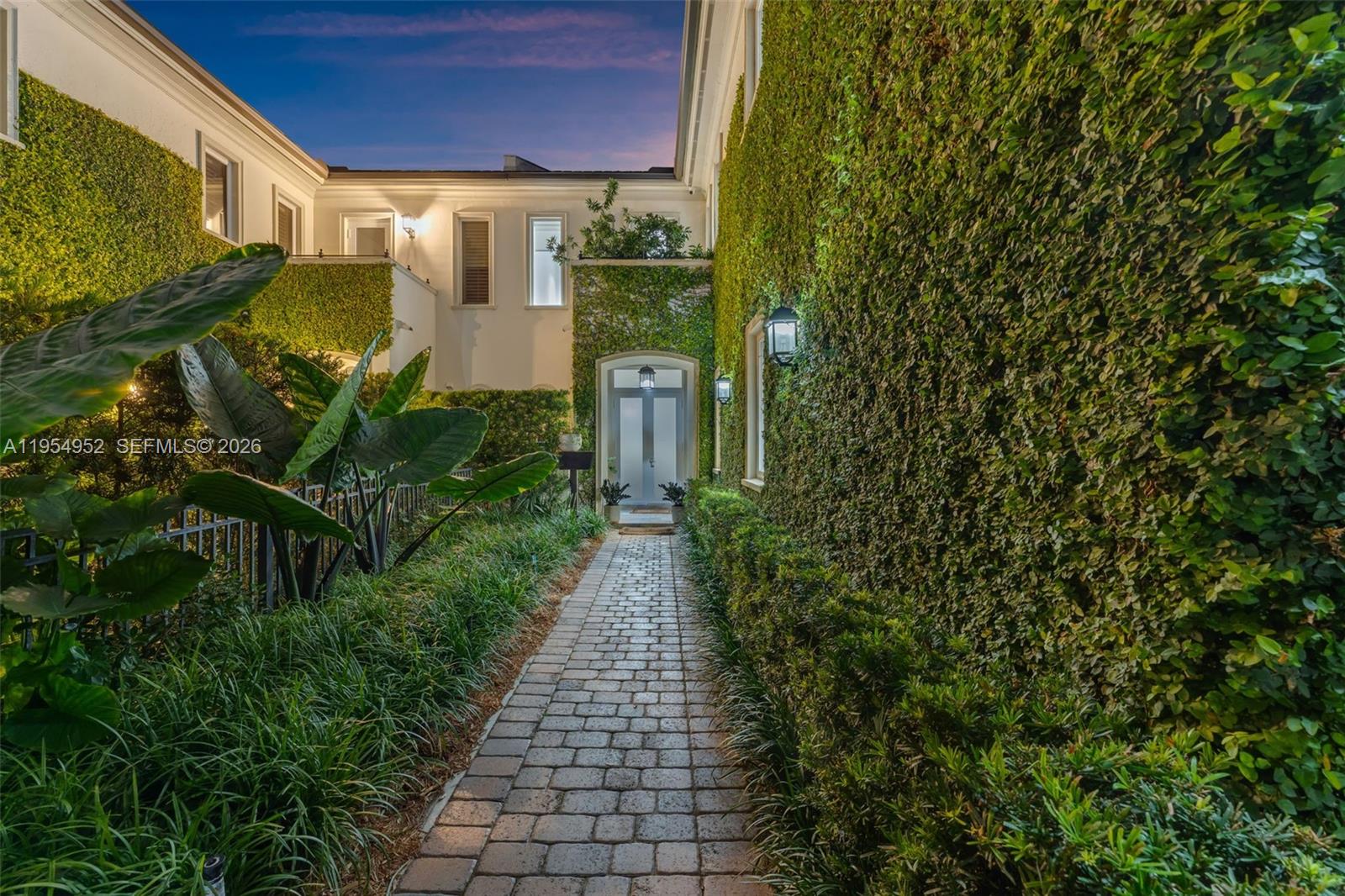 GABLES WATERWAY TOWN - Residential