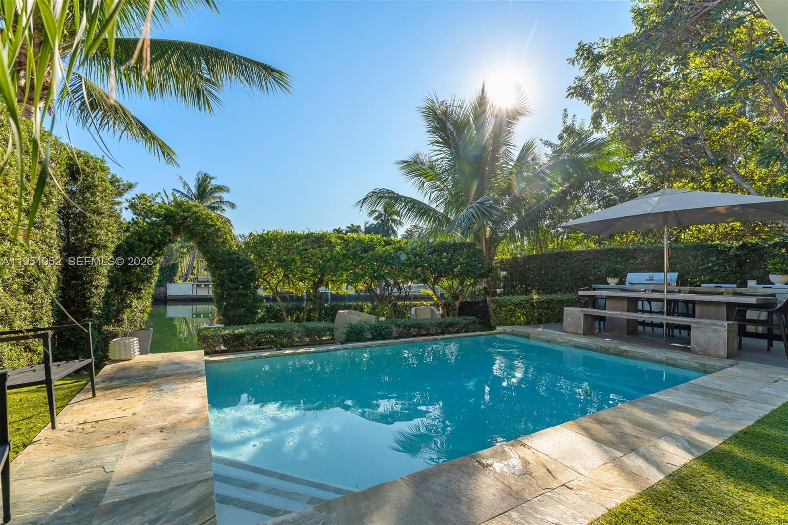 GABLES WATERWAY TOWN - Residential