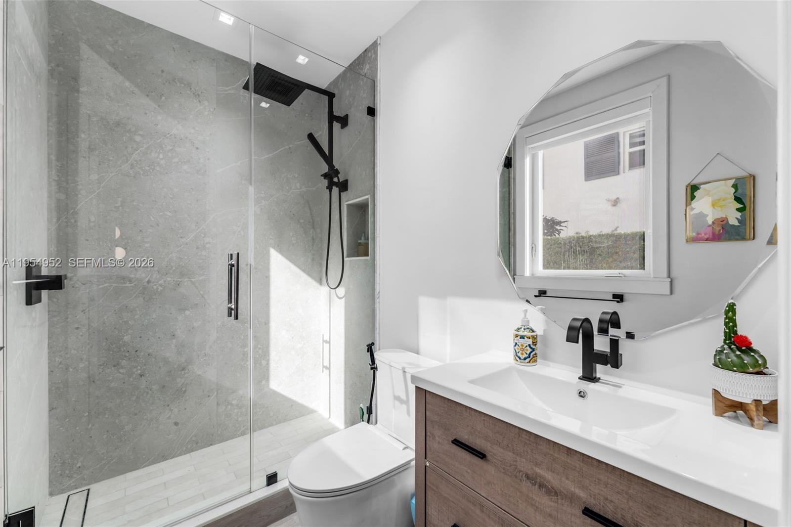 GABLES WATERWAY TOWN - Residential