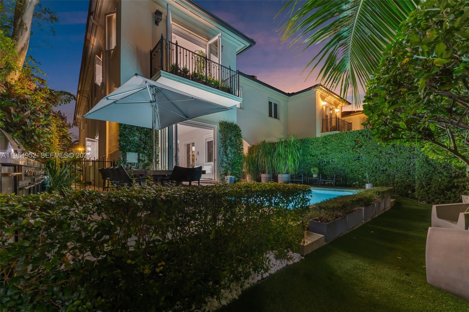 GABLES WATERWAY TOWN - Residential