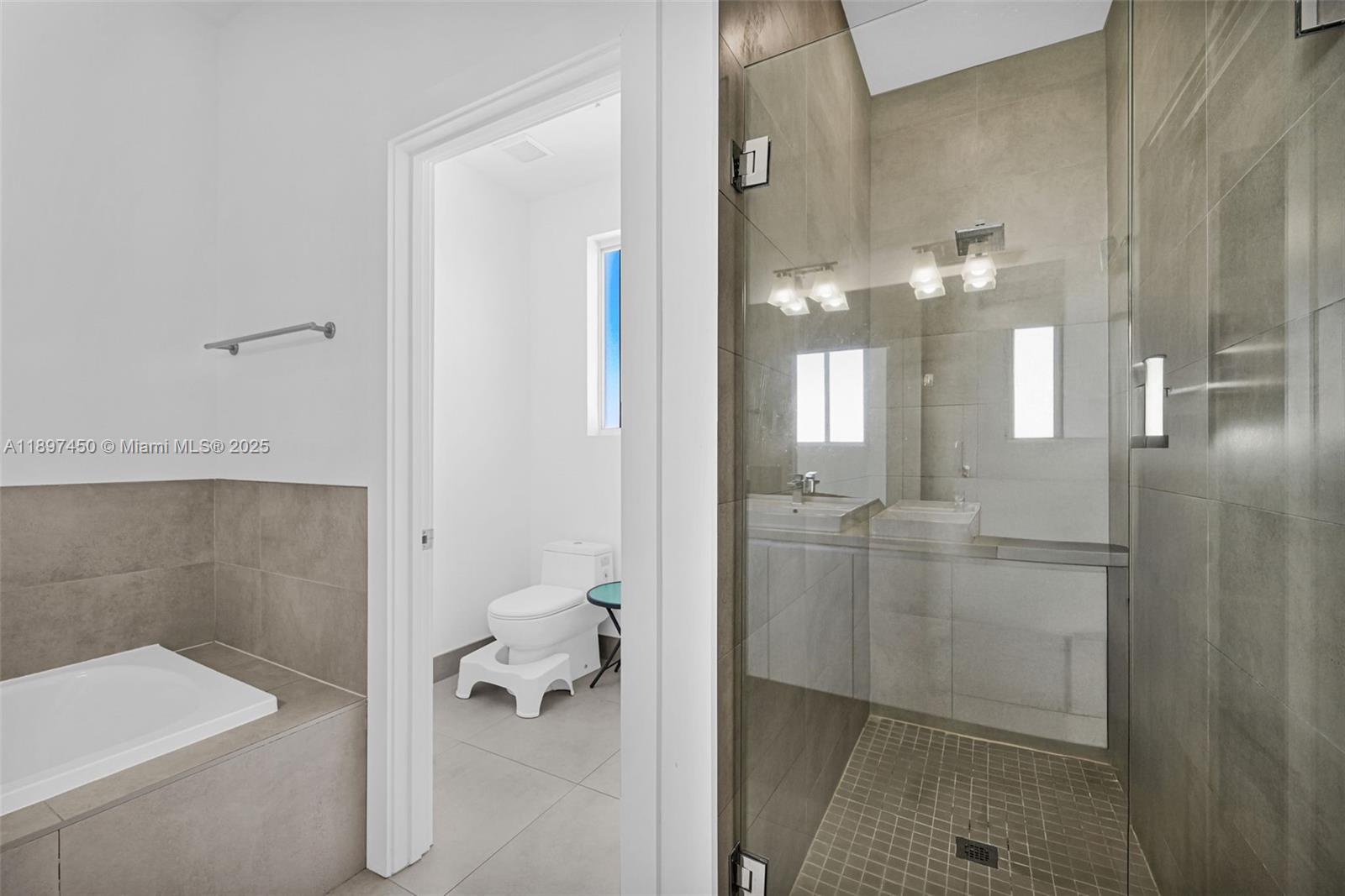 DORAL PALMS NORTH - Residential