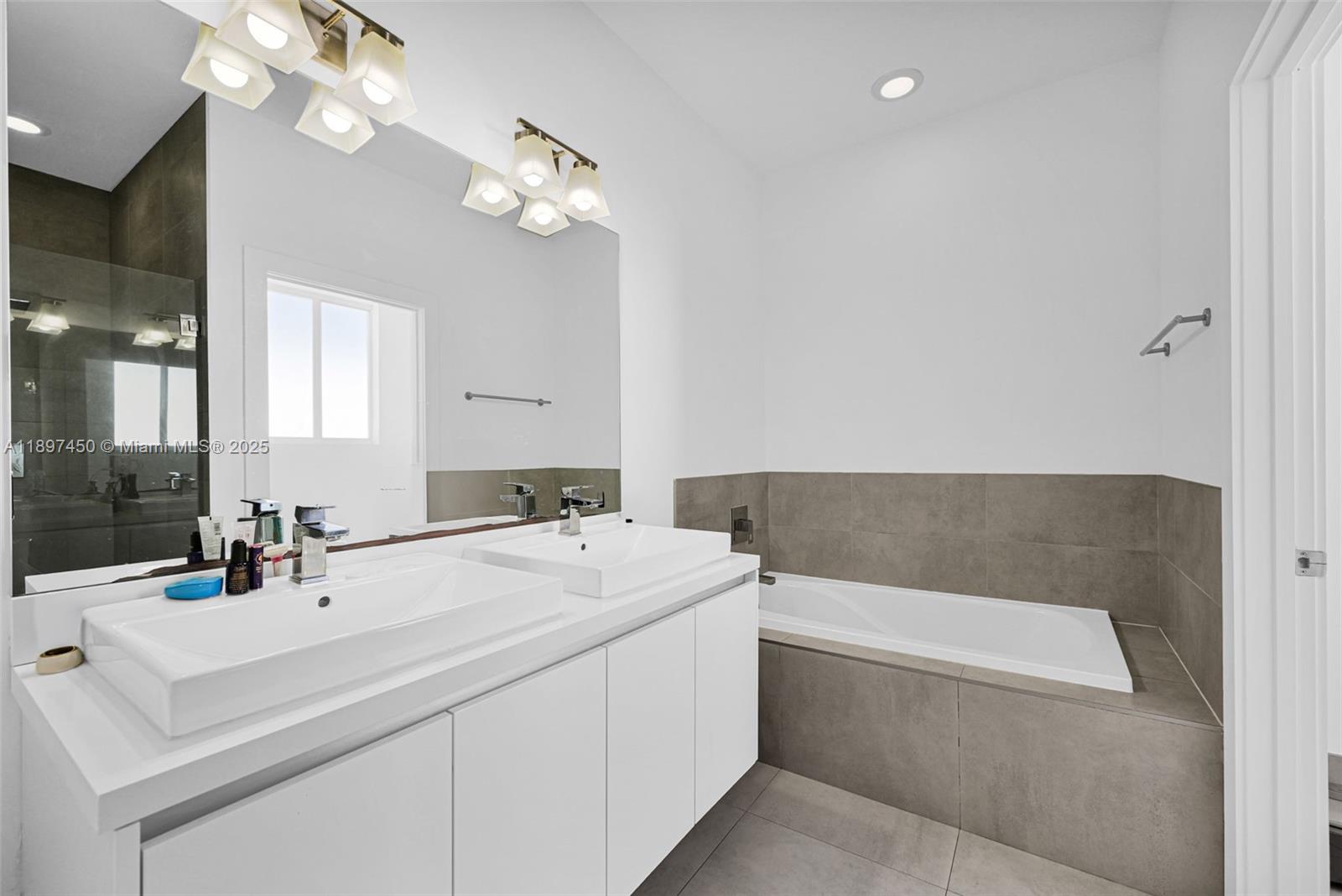 DORAL PALMS NORTH - Residential