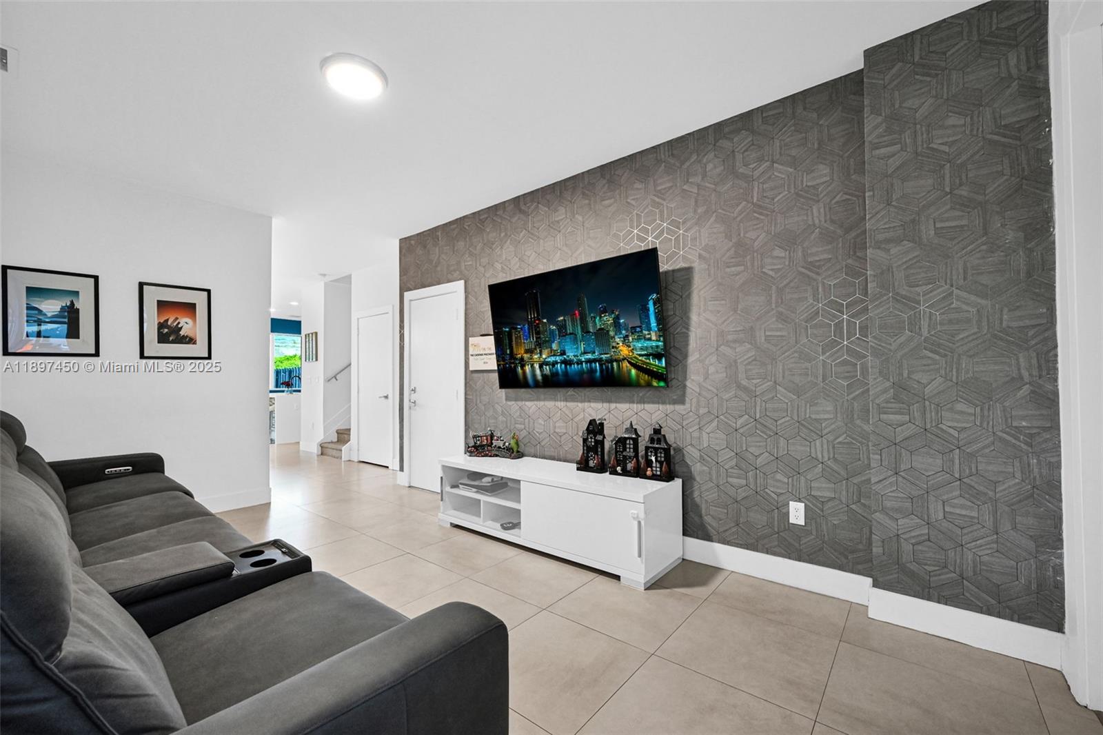 DORAL PALMS NORTH - Residential
