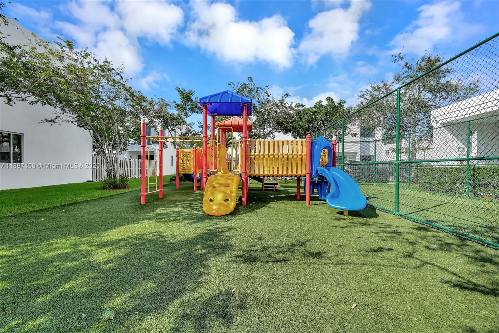 DORAL PALMS NORTH - Residential