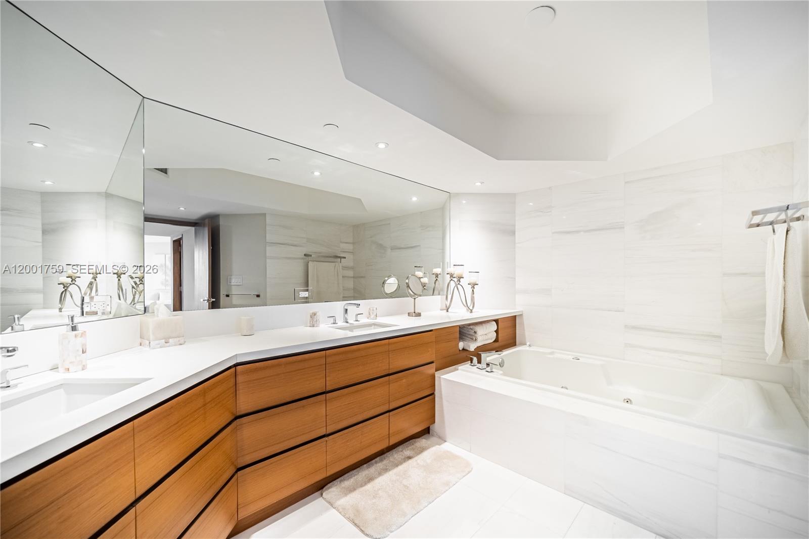 OCEANIA III CONDO - Residential