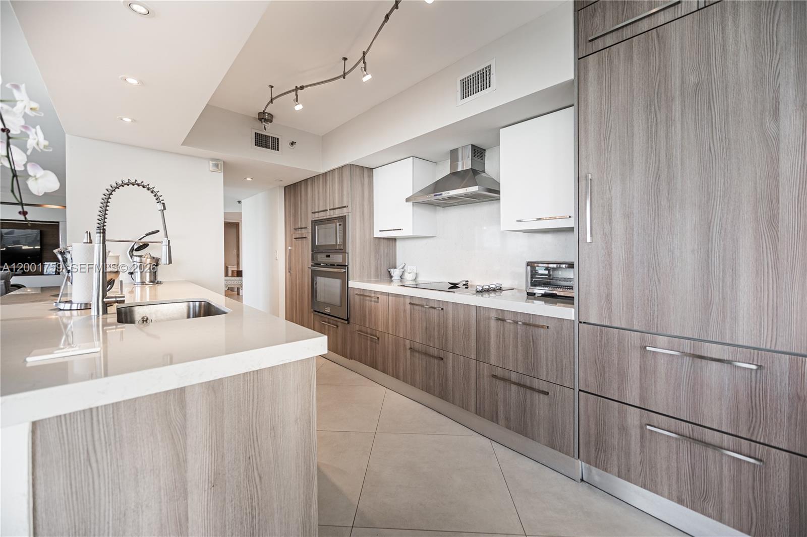 OCEANIA III CONDO - Residential