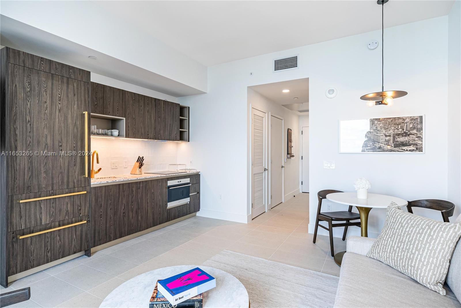 View photos, virtual tours, details... 601 NE 1st Ave PH4803