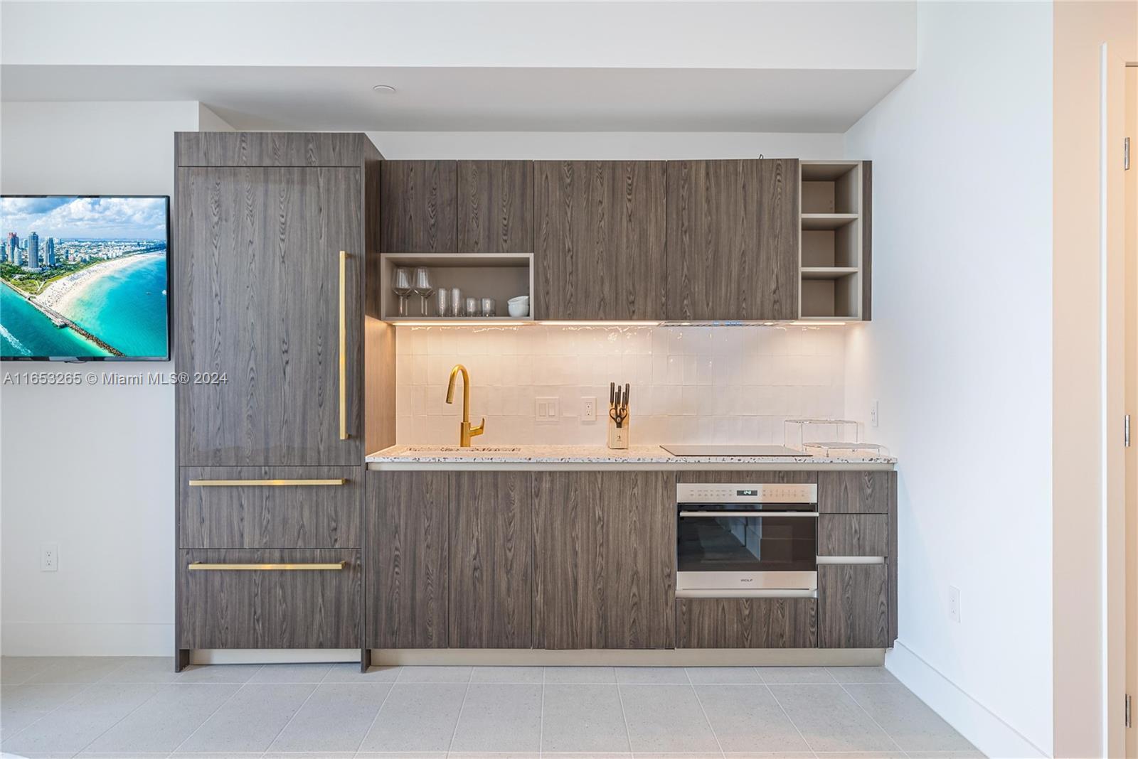 View photos, virtual tours, details... 601 NE 1st Ave PH4803