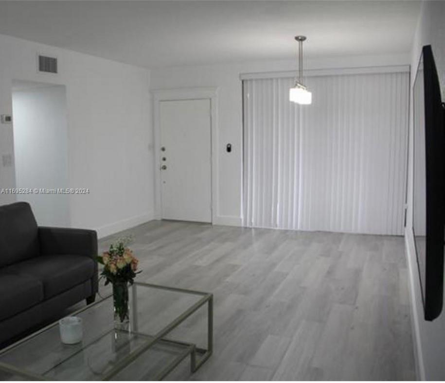 Resort style living. Beautifully renovated, spacious 2 bedrooms and 2 bathroom condo ready for you to enjoy. Resort style living at it’s finest. Gated community with patrol 24/7 and lots of amenities.