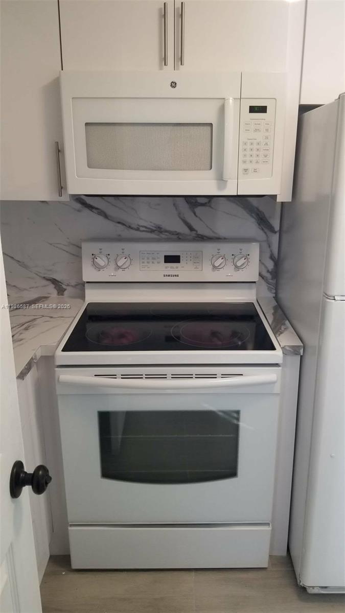 FLA CITY MANOR - Residential Lease