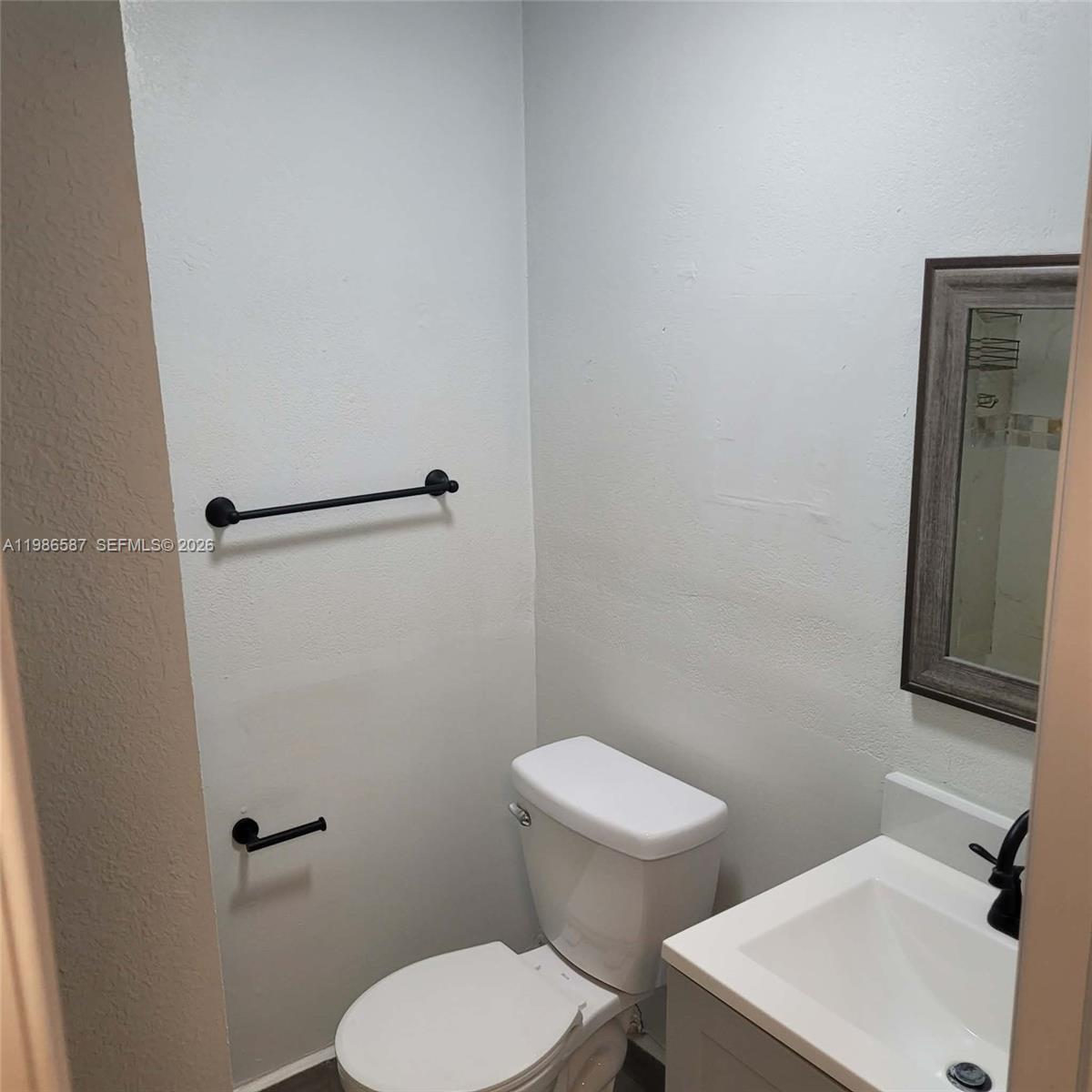 FLA CITY MANOR - Residential Lease