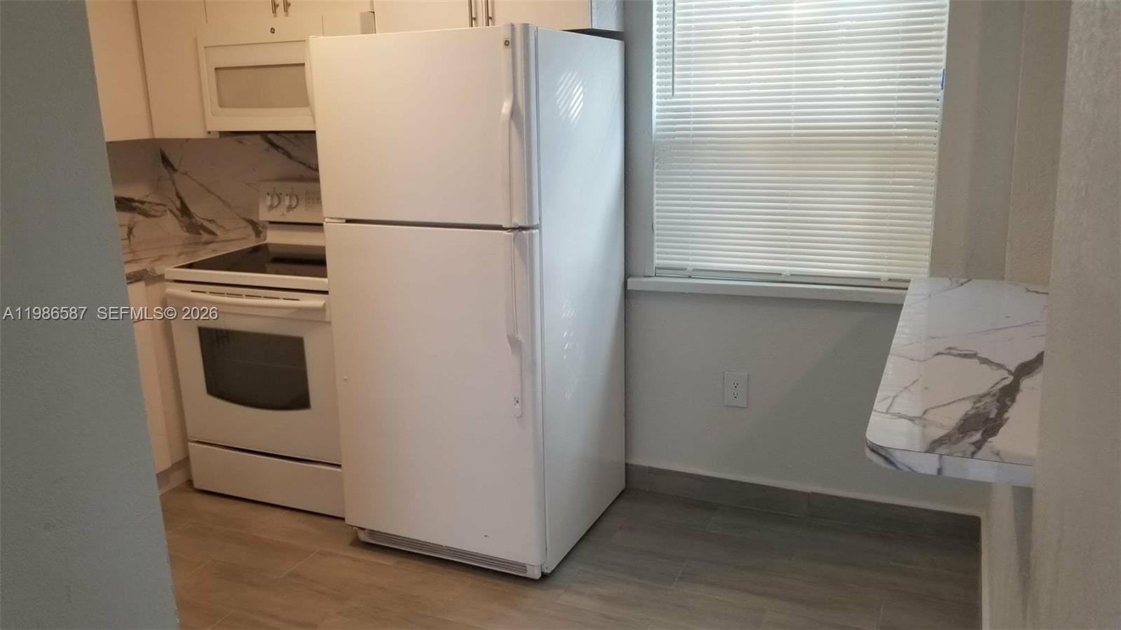 FLA CITY MANOR - Residential Lease