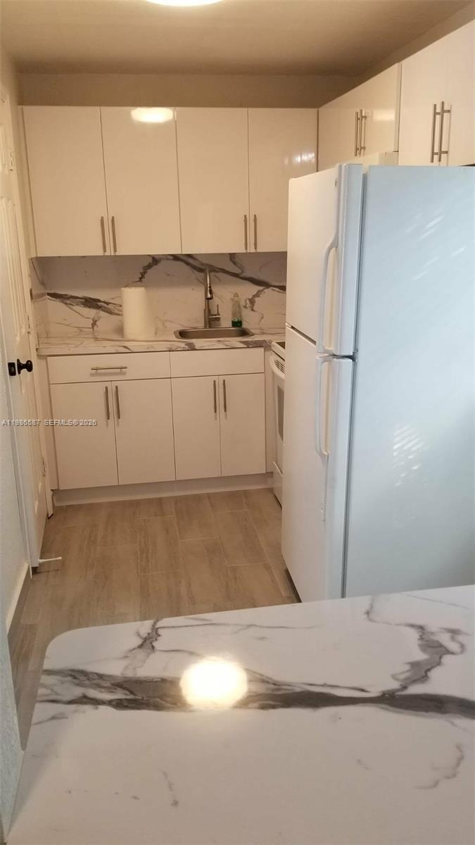 FLA CITY MANOR - Residential Lease