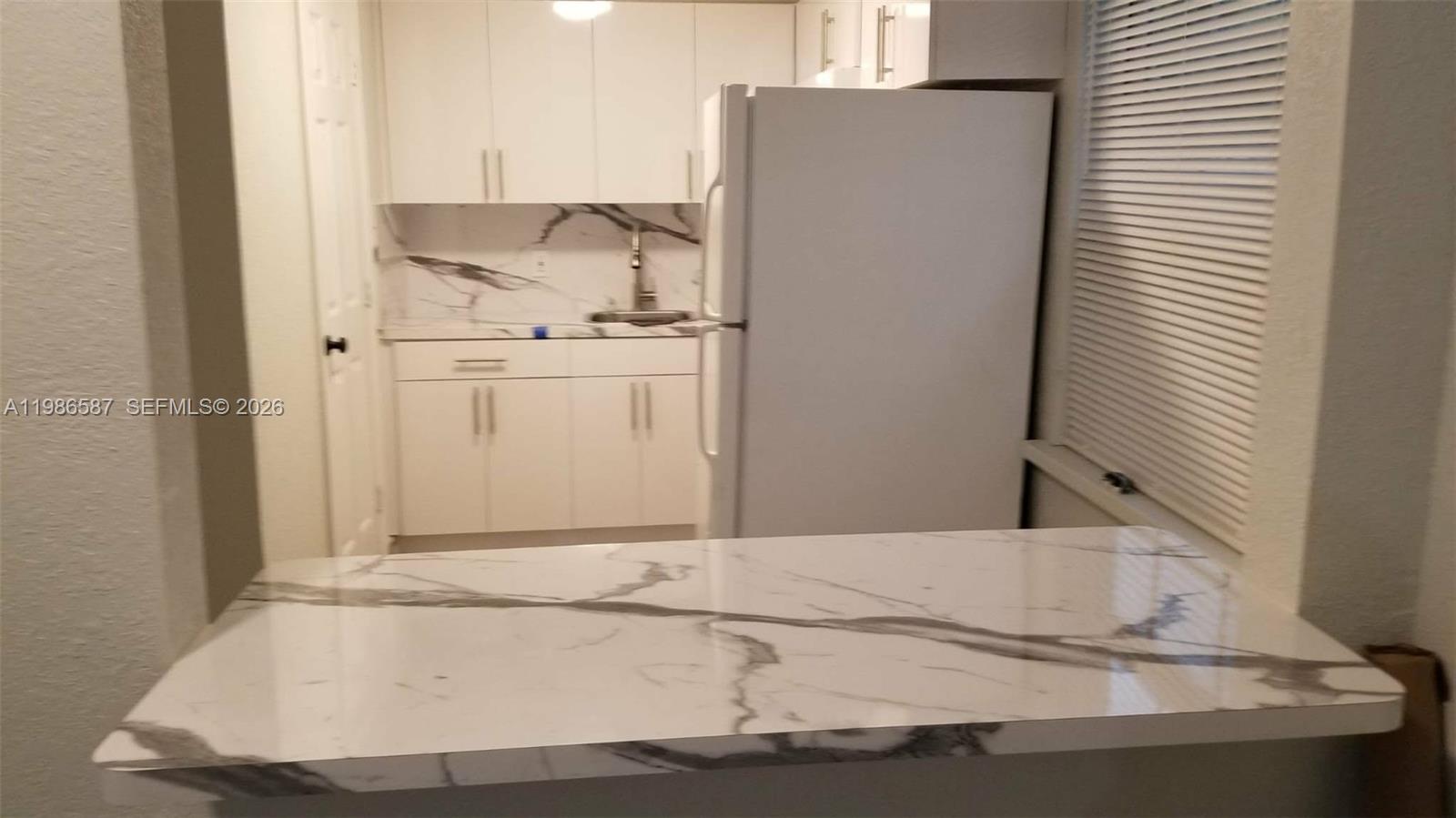 FLA CITY MANOR - Residential Lease