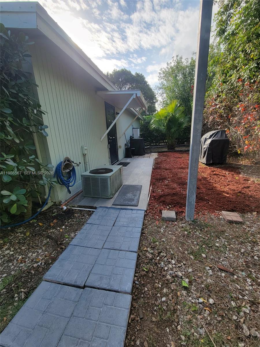 FLA CITY MANOR - Residential Lease