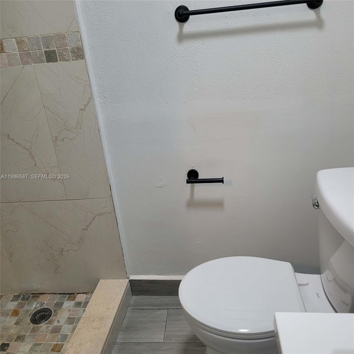 FLA CITY MANOR - Residential Lease