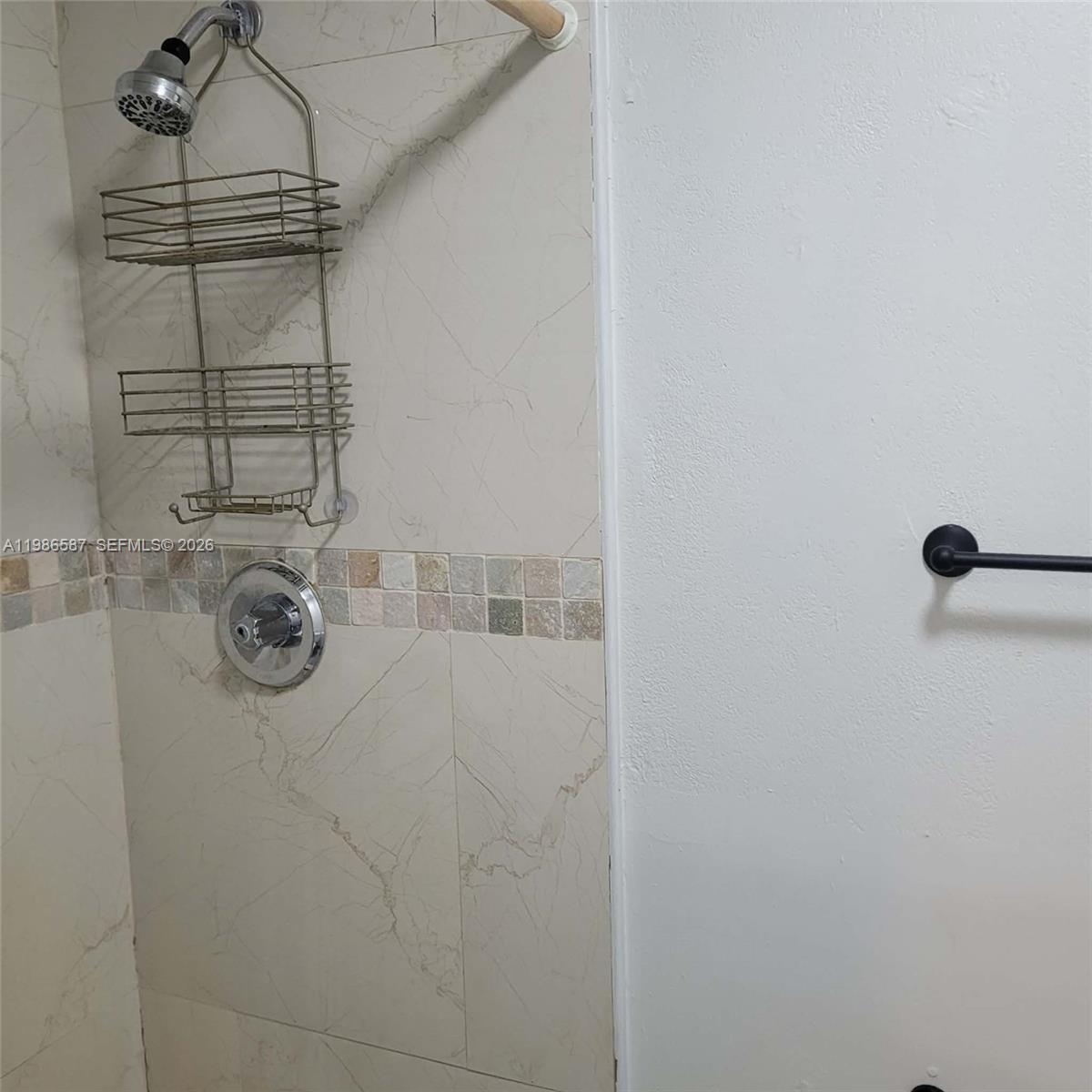 FLA CITY MANOR - Residential Lease