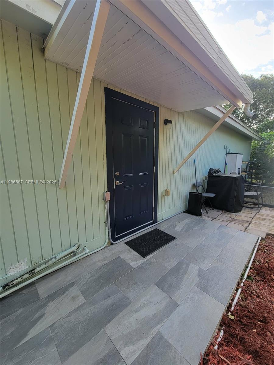 FLA CITY MANOR - Residential Lease