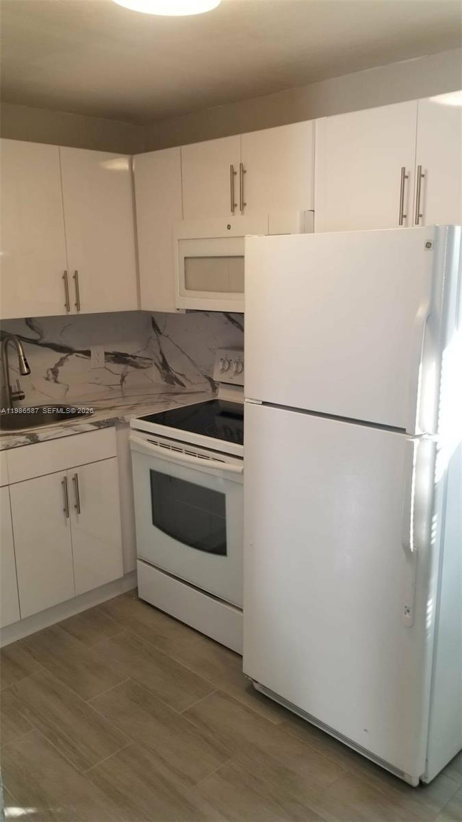 FLA CITY MANOR - Residential Lease