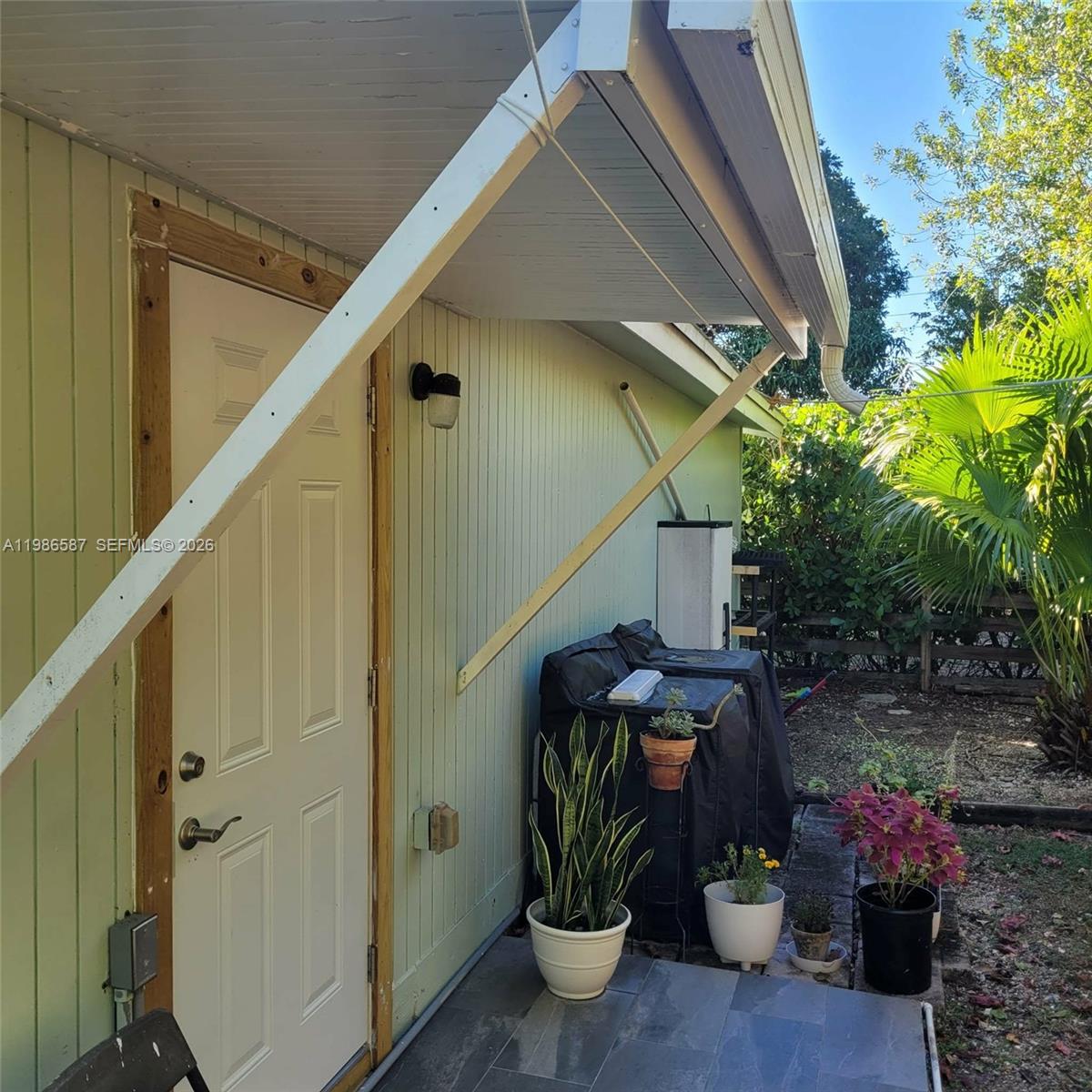 FLA CITY MANOR - Residential Lease