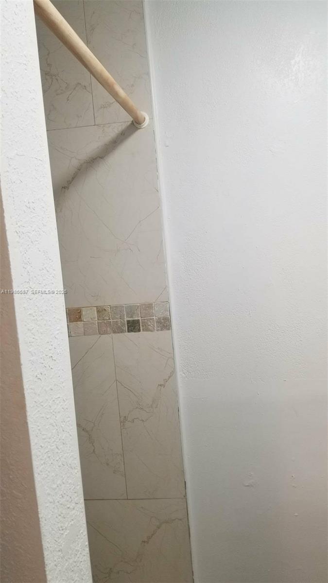 FLA CITY MANOR - Residential Lease