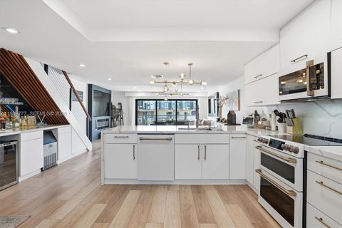 Florida CoLiving Houses For Sale 4000 NE 168th St 113B North Miami Beach FL 33160