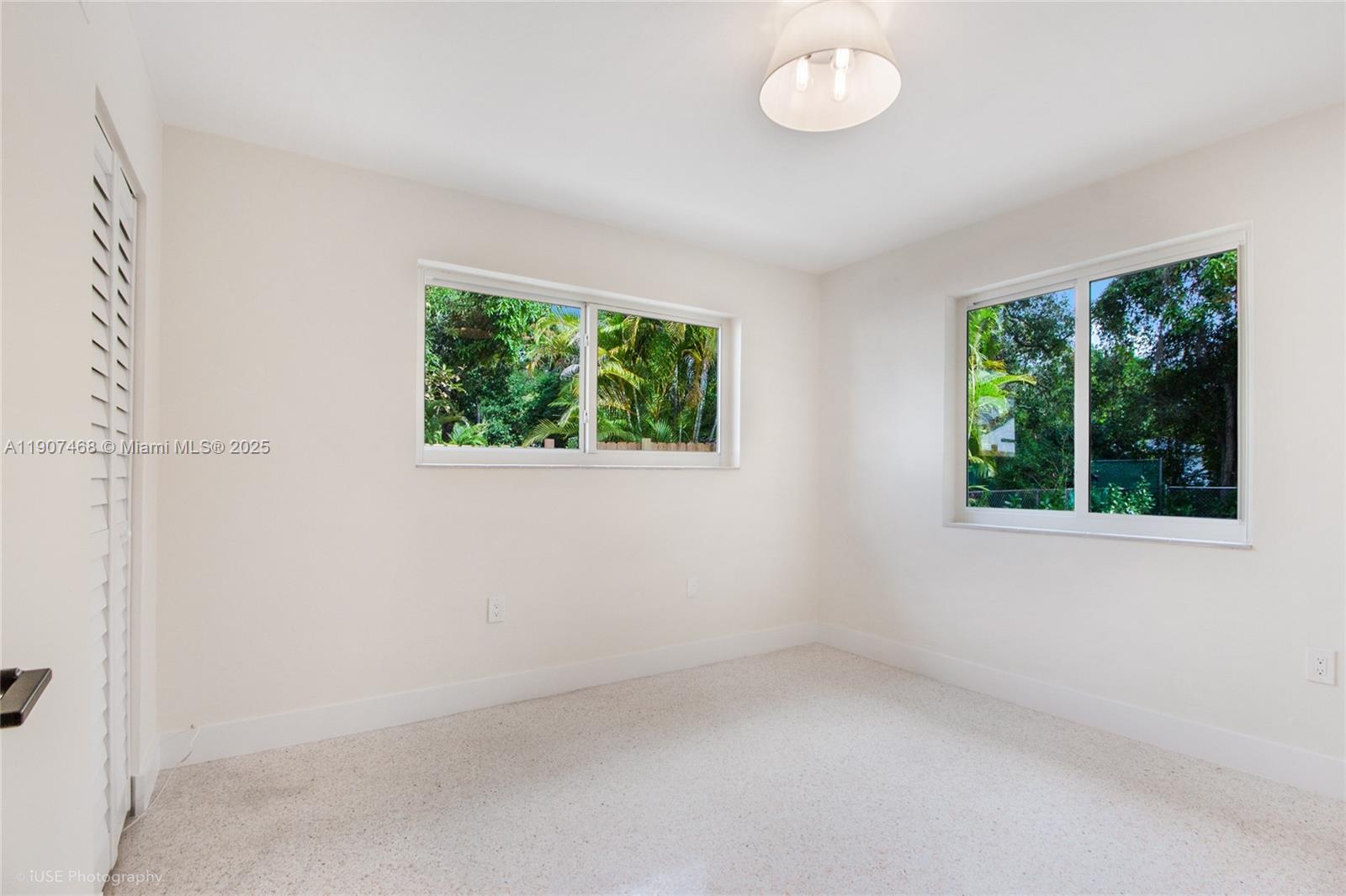 SUNSET VILLAS - Residential Lease