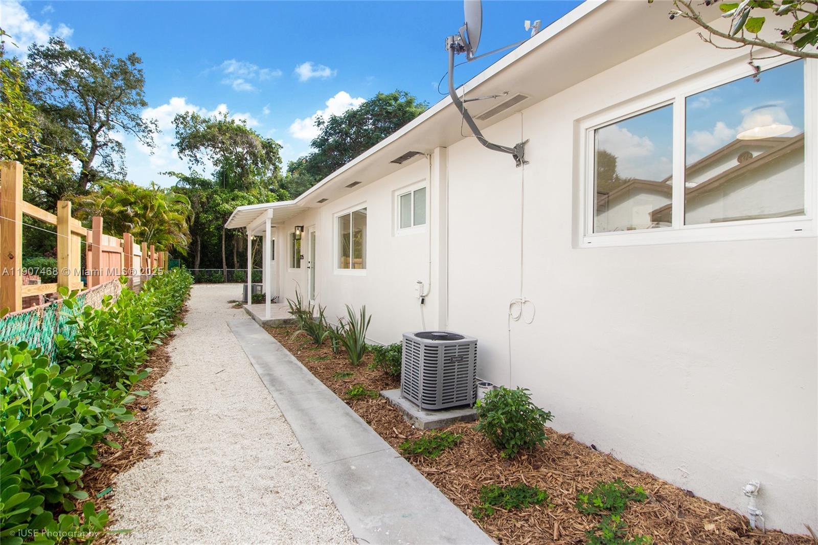 SUNSET VILLAS - Residential Lease