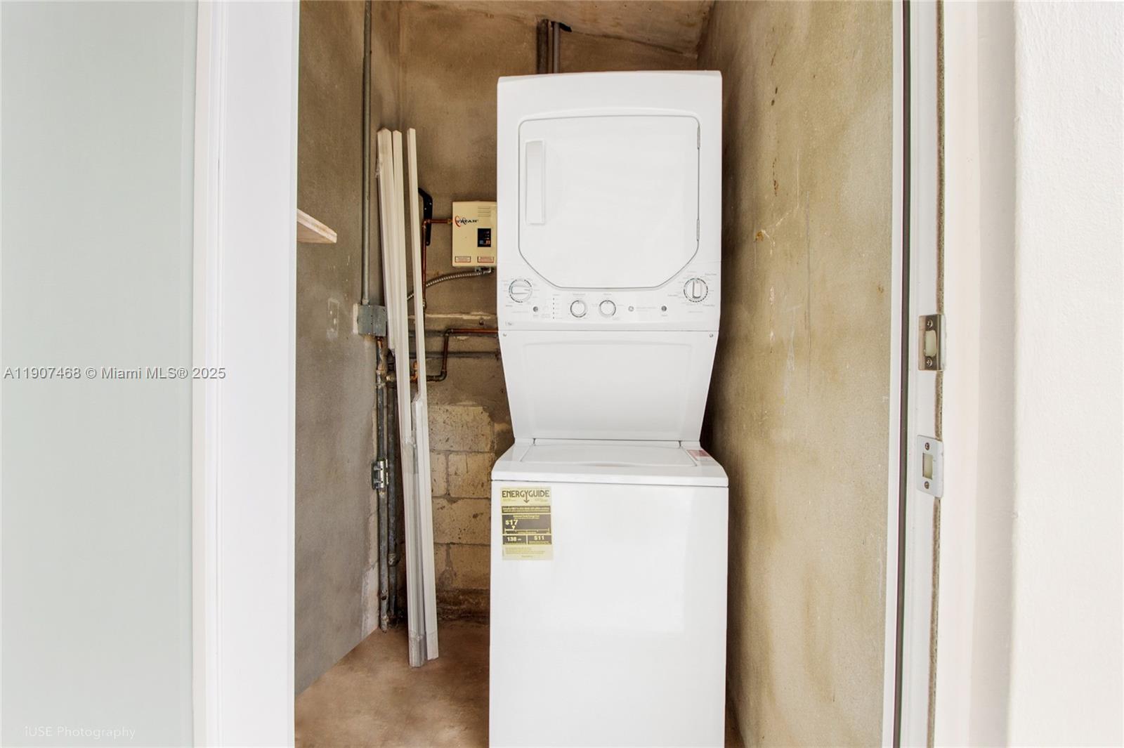 SUNSET VILLAS - Residential Lease