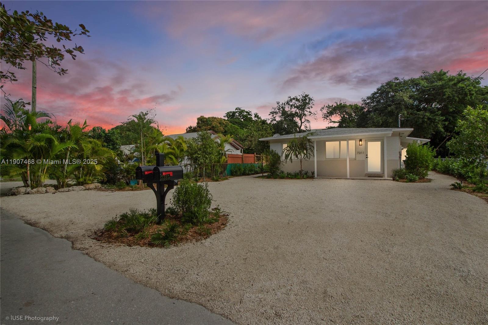 SUNSET VILLAS - Residential Lease