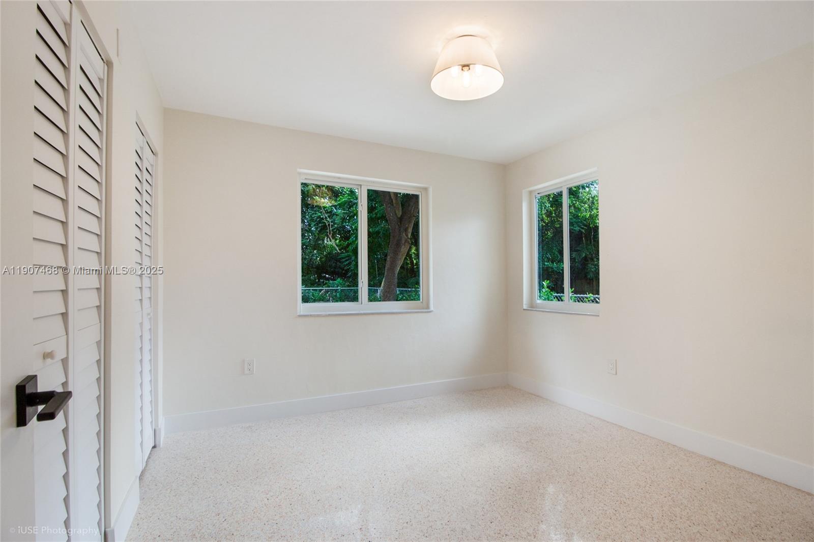 SUNSET VILLAS - Residential Lease