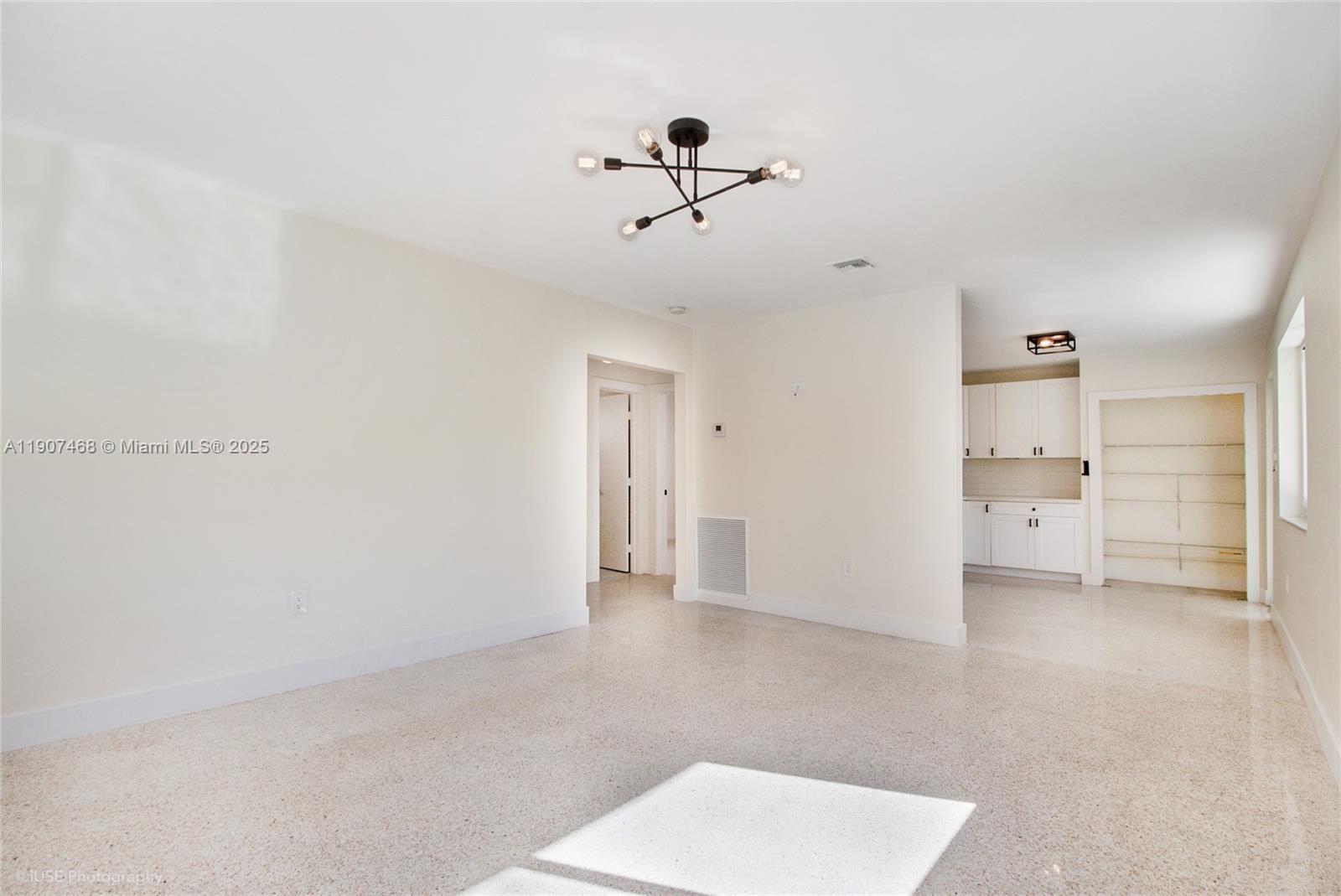 SUNSET VILLAS - Residential Lease