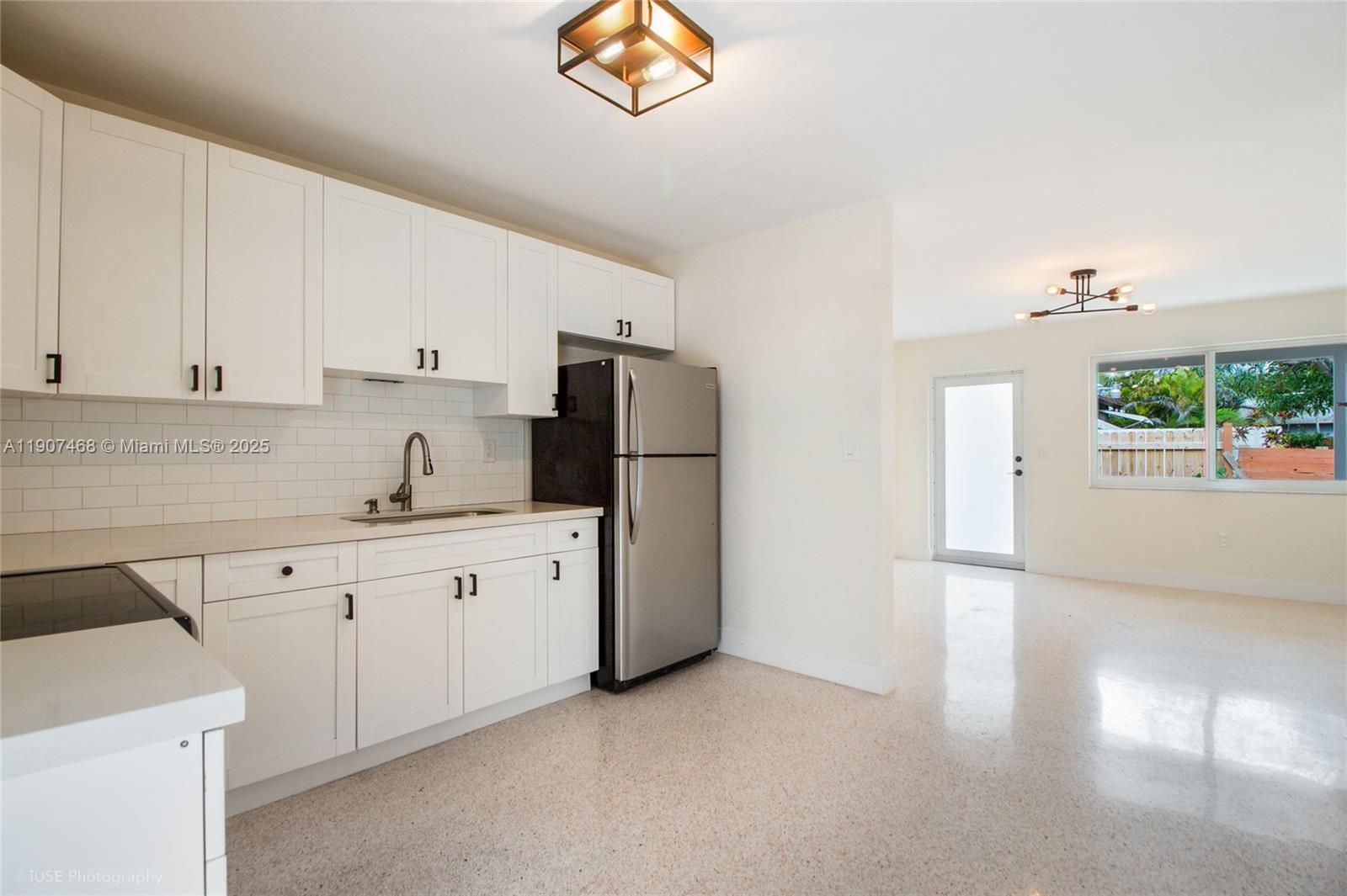 SUNSET VILLAS - Residential Lease