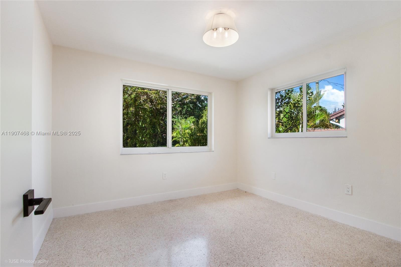 SUNSET VILLAS - Residential Lease