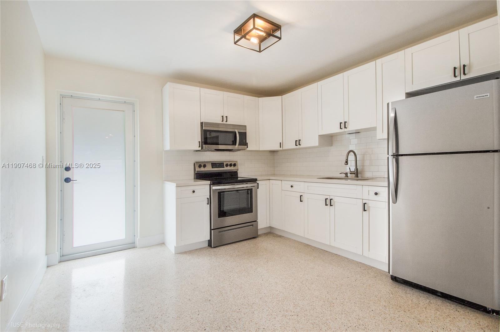 SUNSET VILLAS - Residential Lease