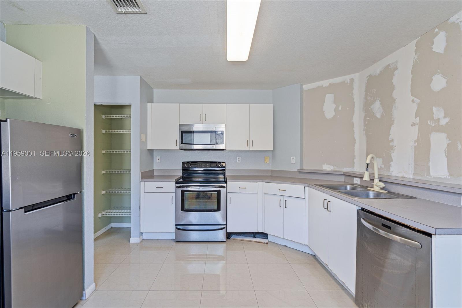 SILVER LAKES PHASE III RE - Residential